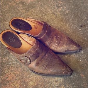 ARIAT Slip on Western Distress Leather Mule-8.